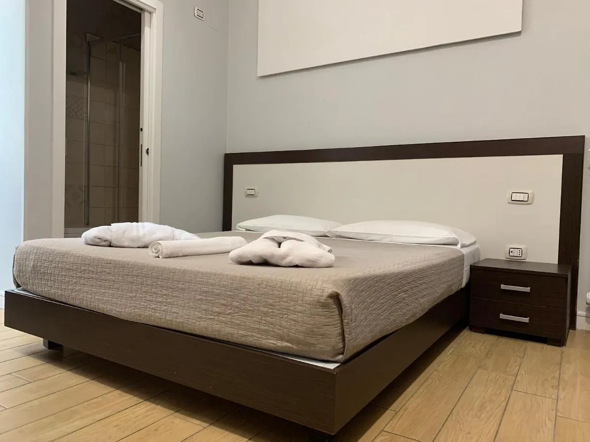 Hotel Thewesley Roma 0*,  Italia