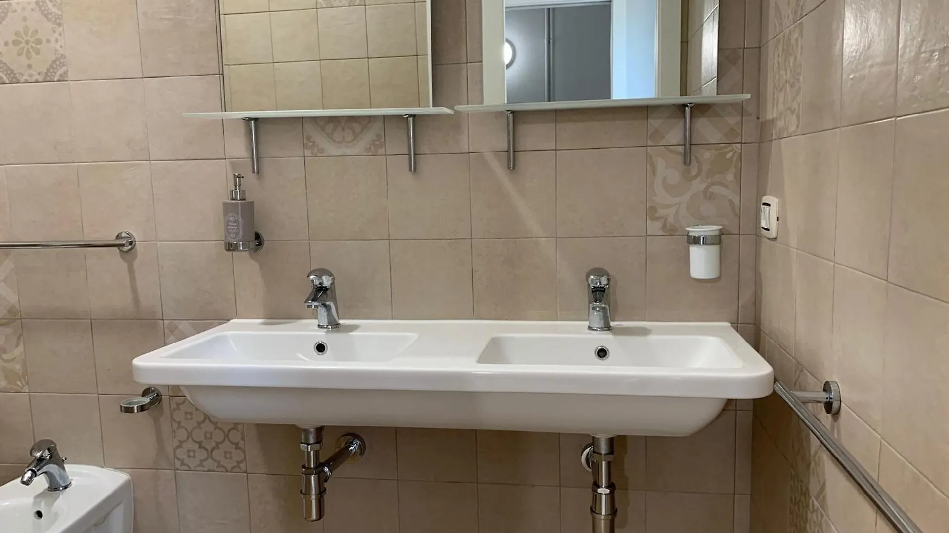 Thewesley Hotel Rome 0*,  Italy